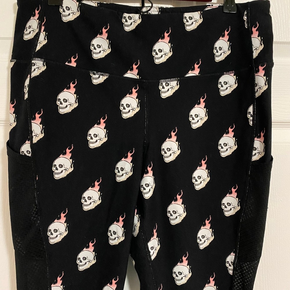 Gothcore Spooky Torrid Leggings Womens 2x Black Flaming Skull Mesh Pocket - Picture 3 of 6